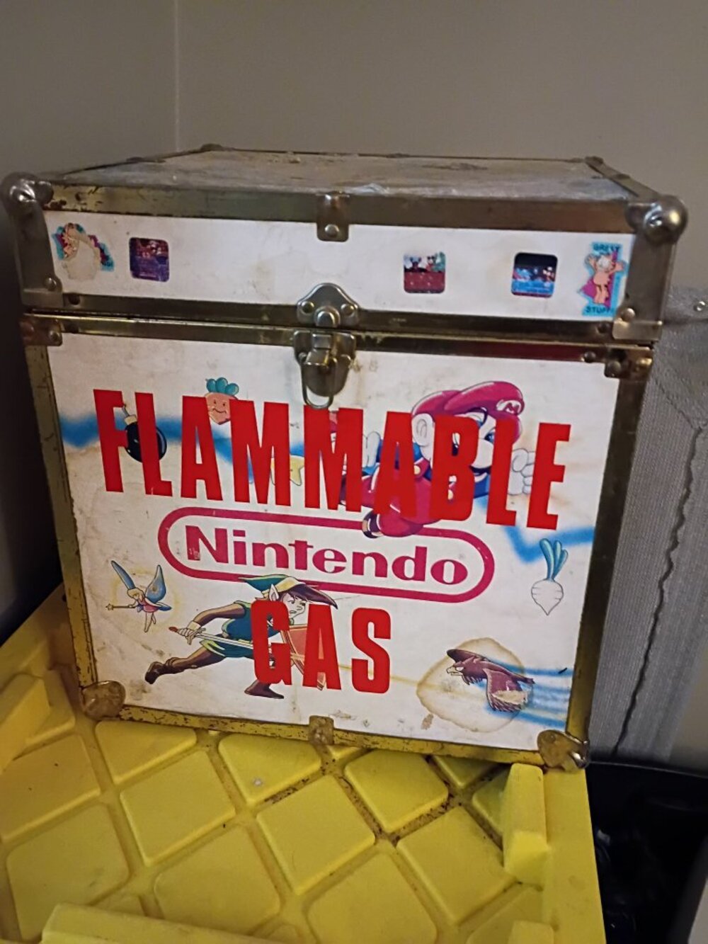 Vintage 1980s Nintendo Toy Chest - Super Mario Bros Zelda Storage Trunk